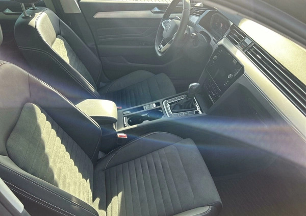 Volkswagen Passat cena 199900 przebieg: 14220, rok produkcji 2023 z Gostynin małe 742